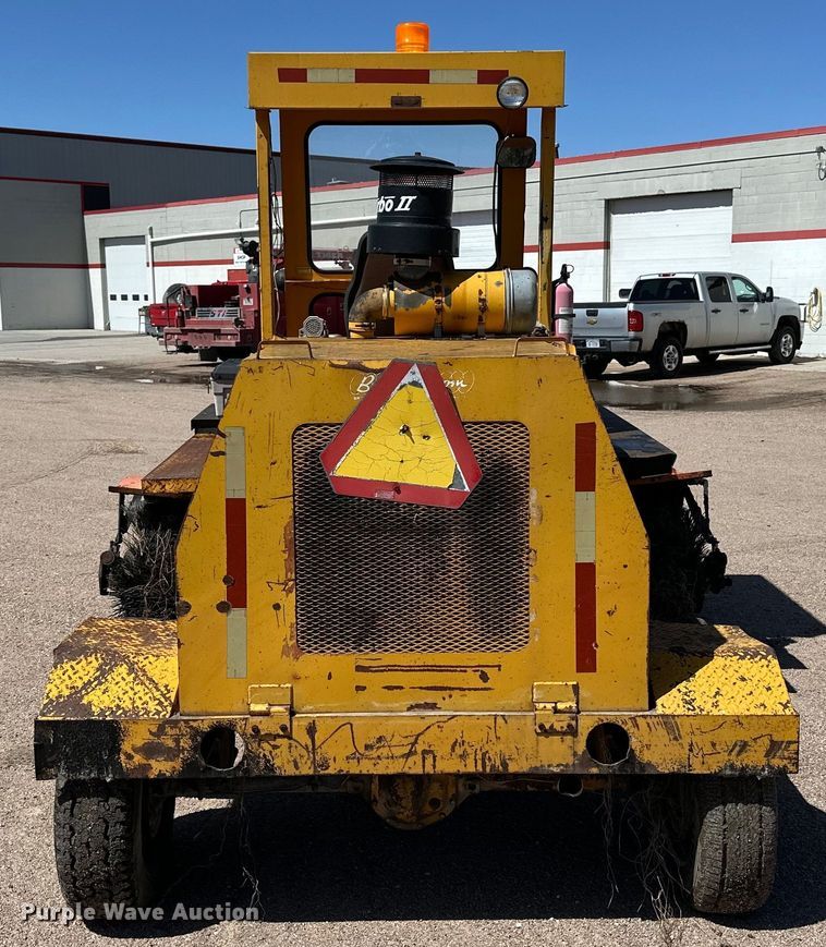 image for item OE9184 1991 Broce RJ300 broom