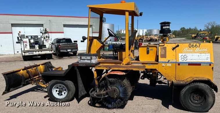 image for item OE9184 1991 Broce RJ300 broom