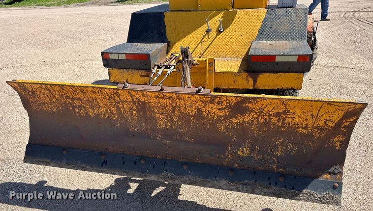 image for item OE9184 1991 Broce RJ300 broom