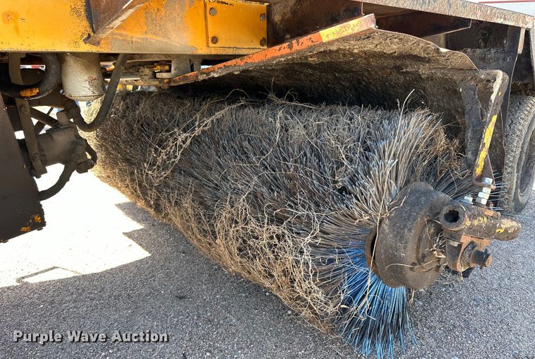 image for item OE9184 1991 Broce RJ300 broom