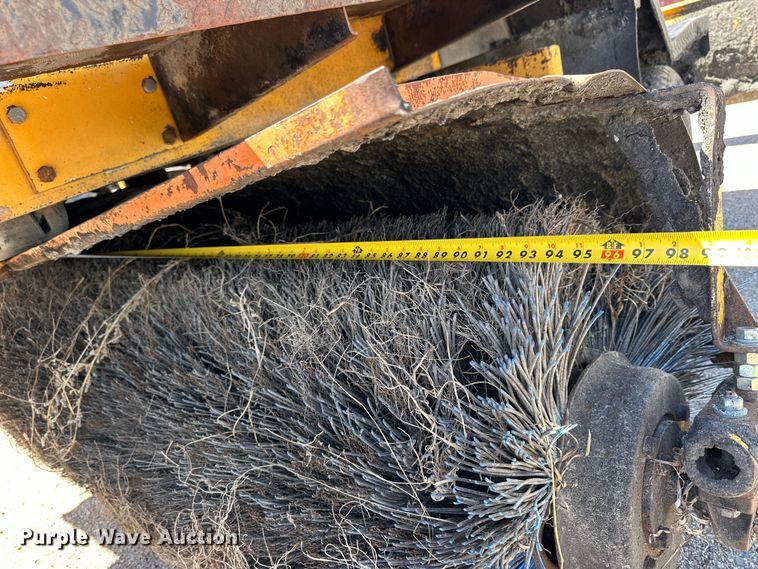 image for item OE9184 1991 Broce RJ300 broom