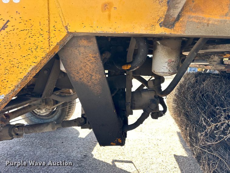 image for item OE9184 1991 Broce RJ300 broom