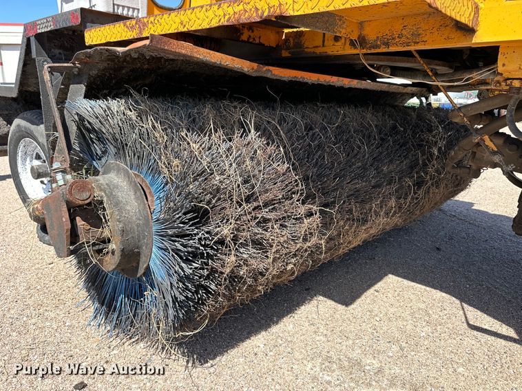 image for item OE9184 1991 Broce RJ300 broom