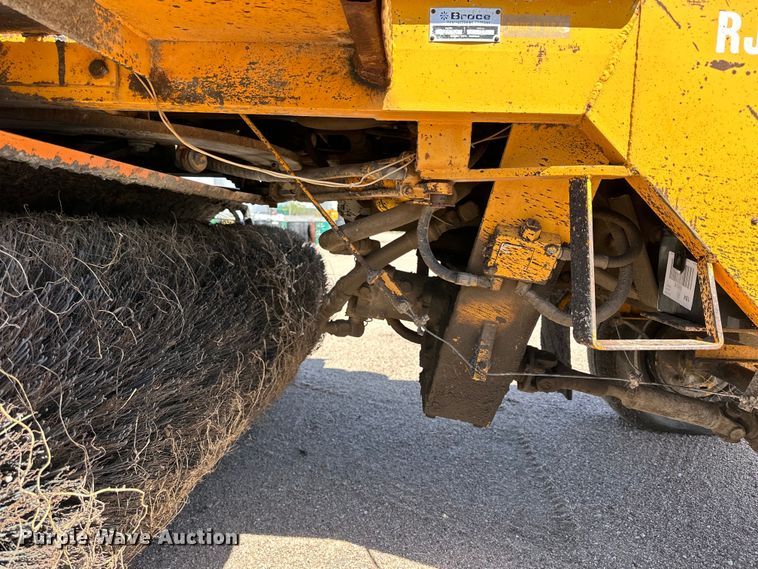 image for item OE9184 1991 Broce RJ300 broom