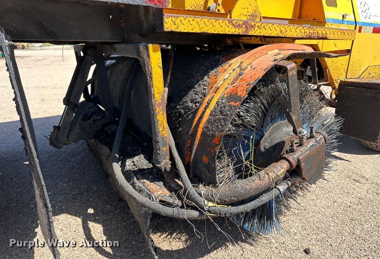 image for item OE9184 1991 Broce RJ300 broom