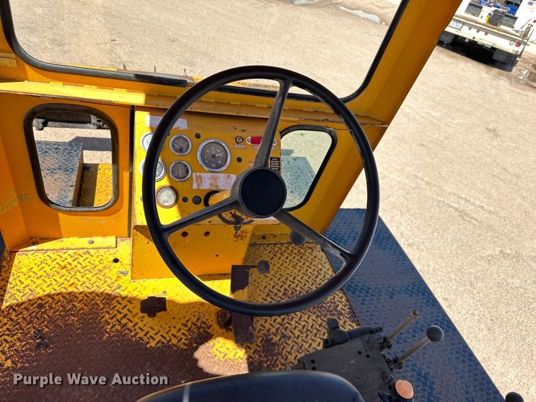 image for item OE9184 1991 Broce RJ300 broom