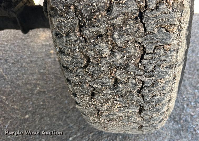 image for item OE9184 1991 Broce RJ300 broom