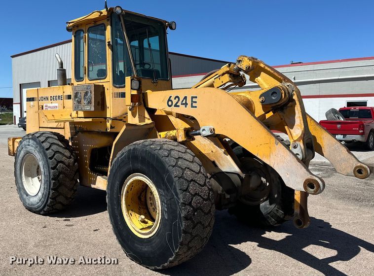 image for item OE9185 1989 John Deere  624E wheel loader