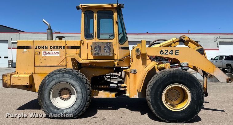 image for item OE9185 1989 John Deere  624E wheel loader