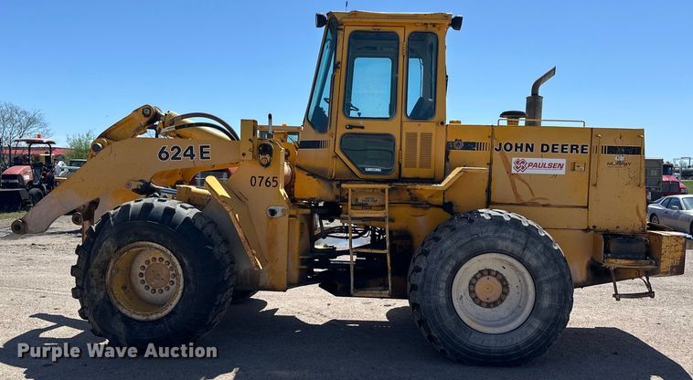 image for item OE9185 1989 John Deere  624E wheel loader