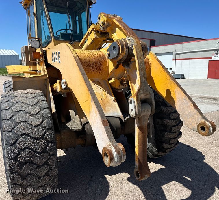 image for item OE9185 1989 John Deere  624E wheel loader