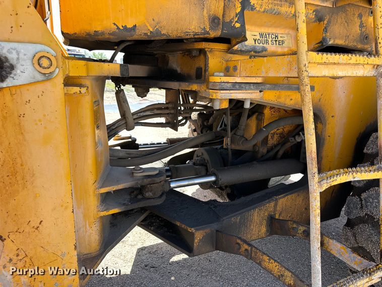 image for item OE9185 1989 John Deere  624E wheel loader