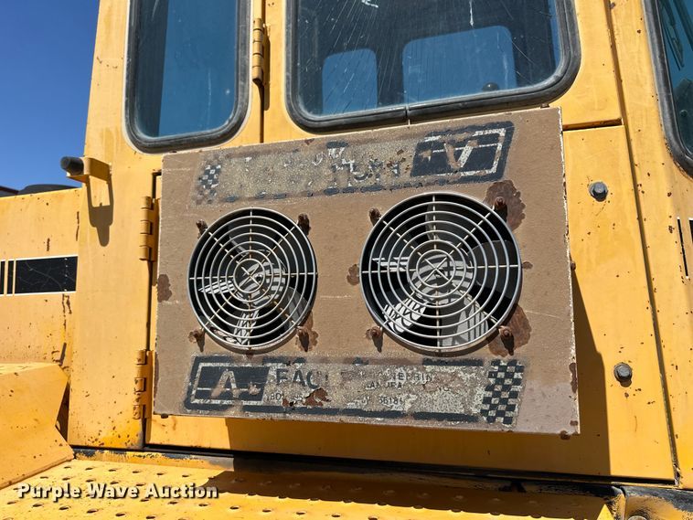 image for item OE9185 1989 John Deere  624E wheel loader