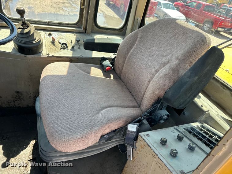 image for item OE9185 1989 John Deere  624E wheel loader