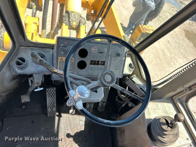 image for item OE9185 1989 John Deere  624E wheel loader