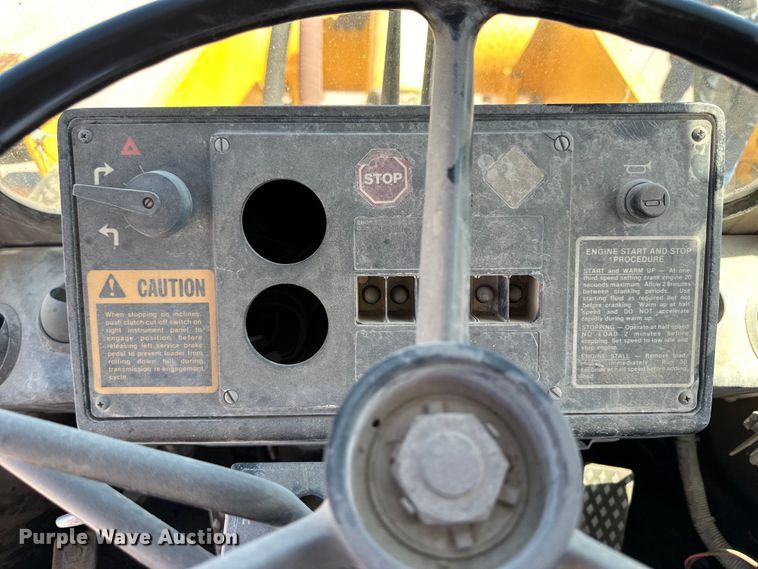 image for item OE9185 1989 John Deere  624E wheel loader