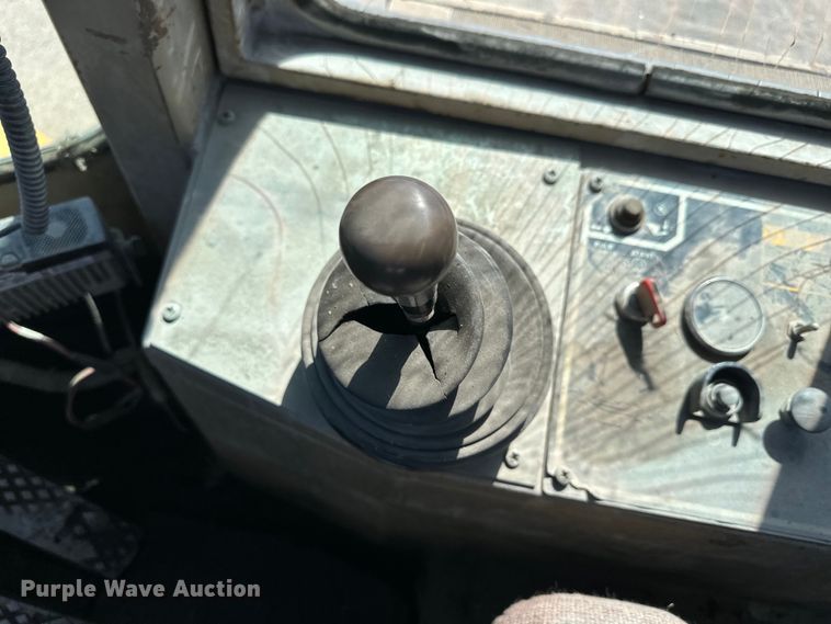 image for item OE9185 1989 John Deere  624E wheel loader