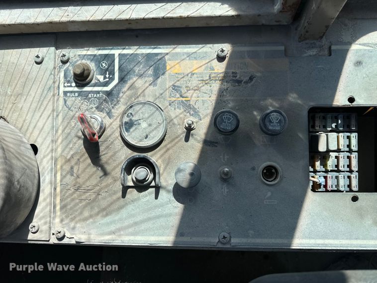 image for item OE9185 1989 John Deere  624E wheel loader