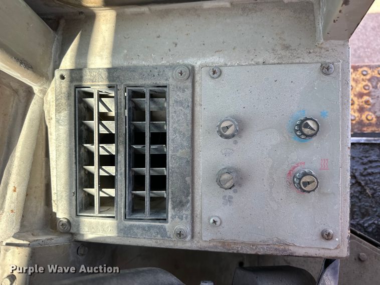 image for item OE9185 1989 John Deere  624E wheel loader