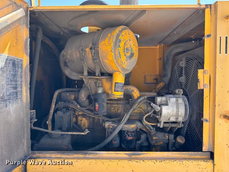 image for item OE9185 1989 John Deere  624E wheel loader