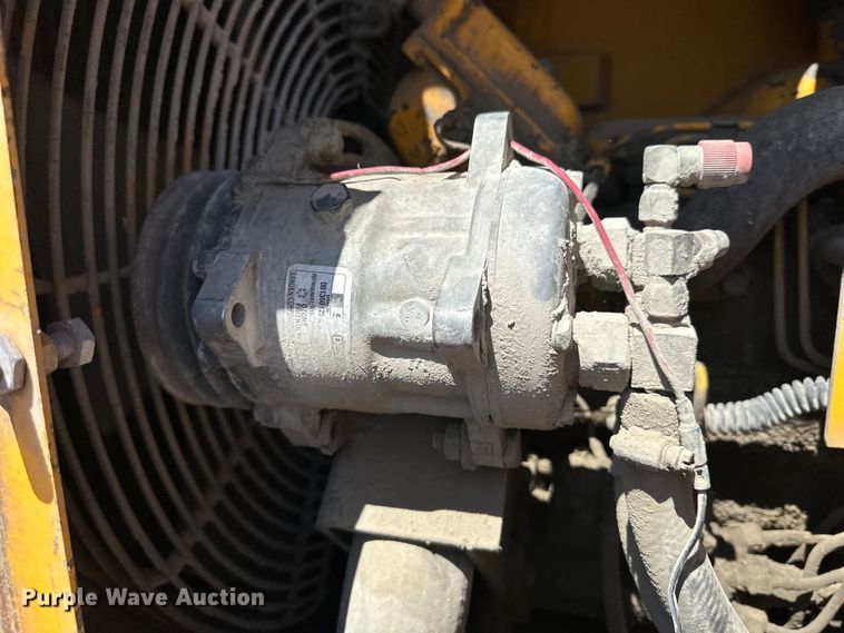 image for item OE9185 1989 John Deere  624E wheel loader