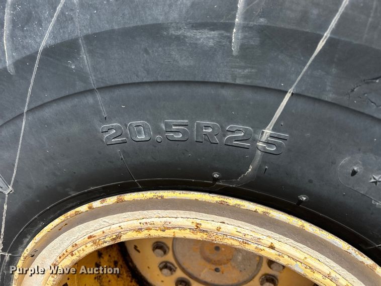 image for item OE9185 1989 John Deere  624E wheel loader