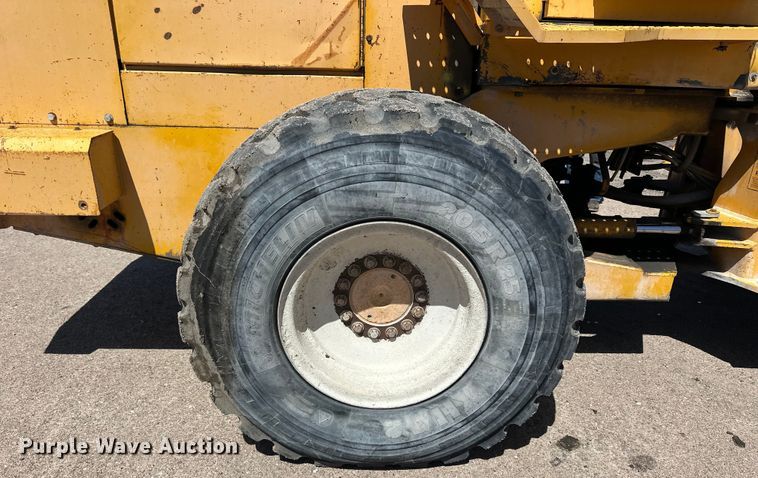image for item OE9185 1989 John Deere  624E wheel loader