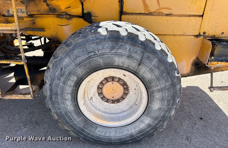 image for item OE9185 1989 John Deere  624E wheel loader