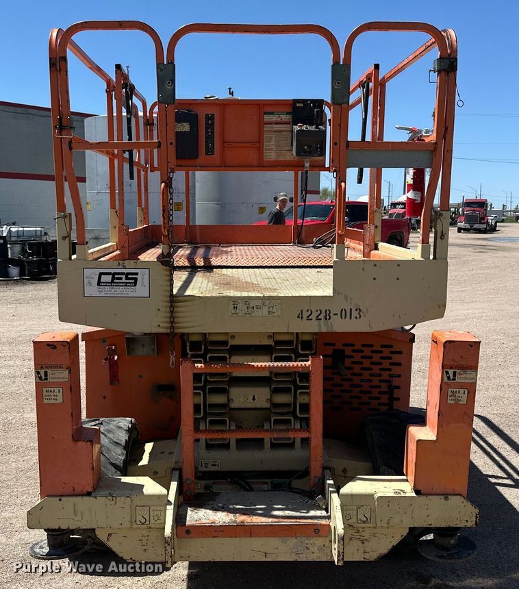 image for item OE9186 2007 JLG 260MRT scissor lift