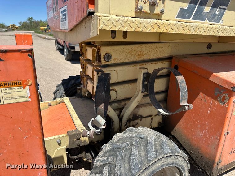 image for item OE9186 2007 JLG 260MRT scissor lift