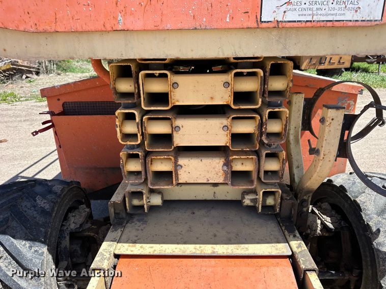 image for item OE9186 2007 JLG 260MRT scissor lift