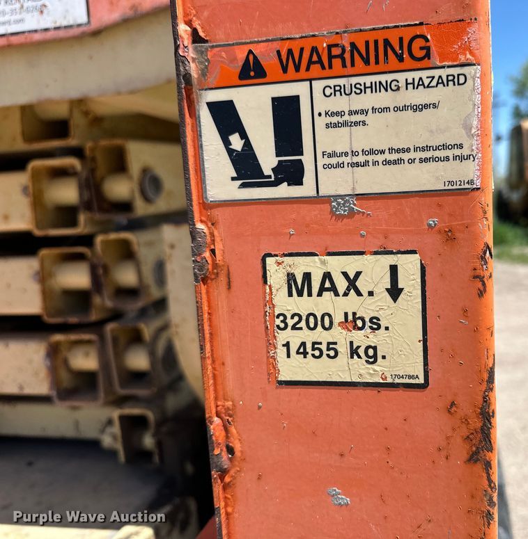 image for item OE9186 2007 JLG 260MRT scissor lift