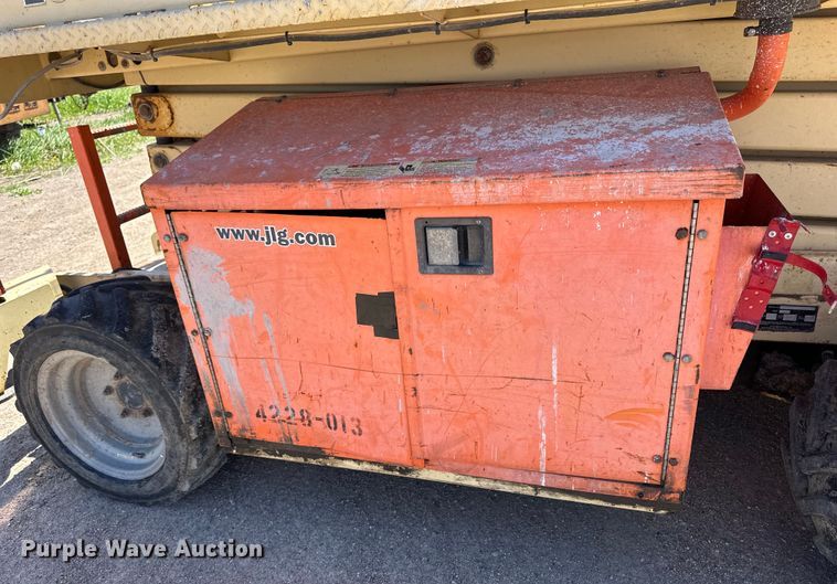 image for item OE9186 2007 JLG 260MRT scissor lift