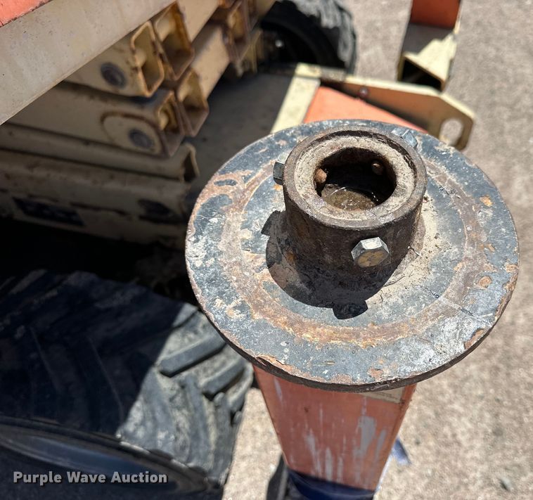 image for item OE9186 2007 JLG 260MRT scissor lift