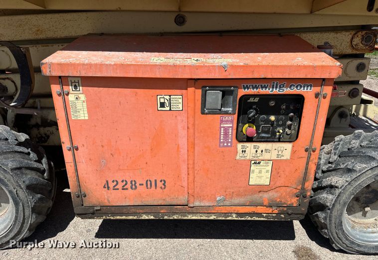 image for item OE9186 2007 JLG 260MRT scissor lift