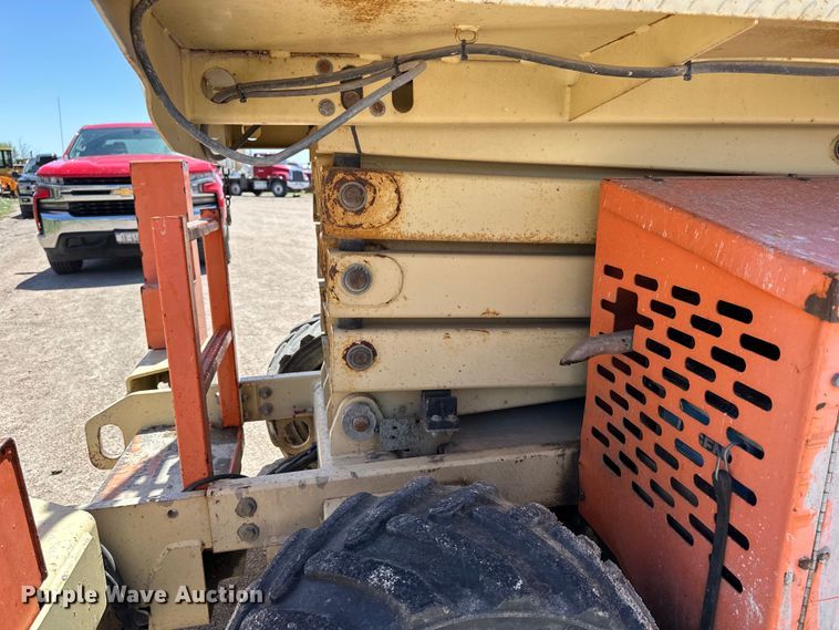 image for item OE9186 2007 JLG 260MRT scissor lift