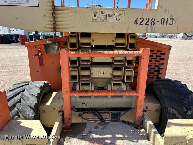 image for item OE9186 2007 JLG 260MRT scissor lift