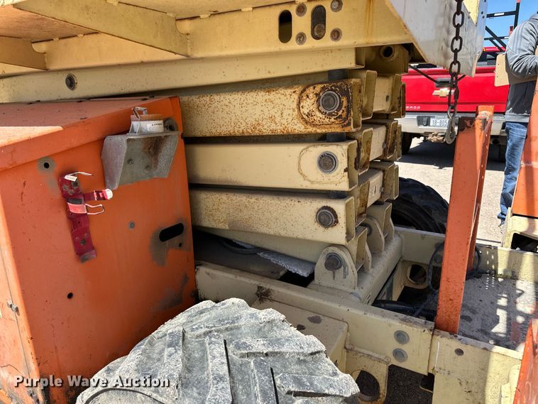 image for item OE9186 2007 JLG 260MRT scissor lift
