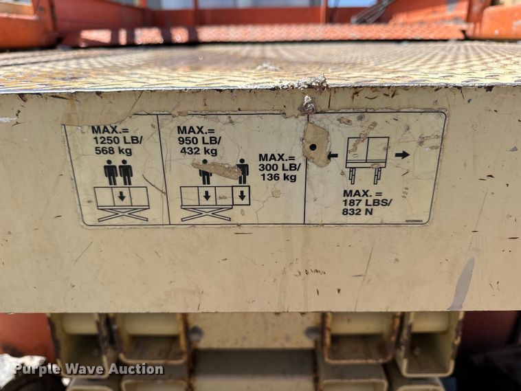 image for item OE9186 2007 JLG 260MRT scissor lift