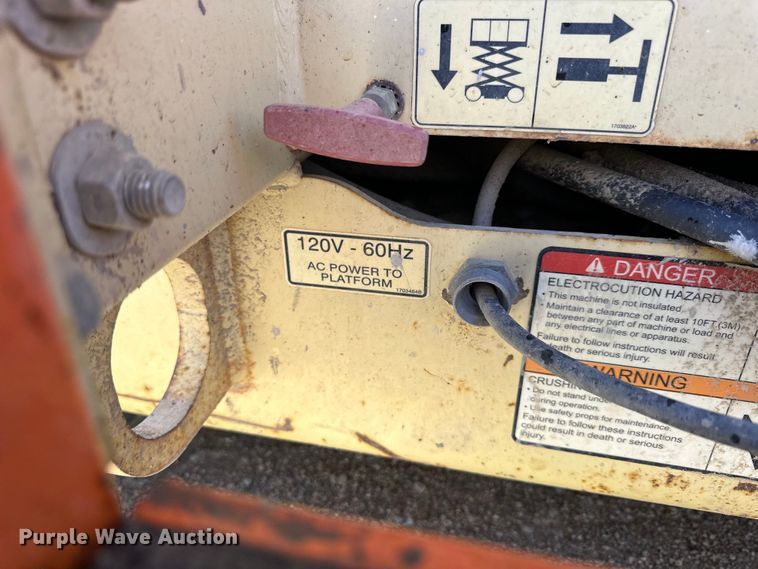 image for item OE9186 2007 JLG 260MRT scissor lift