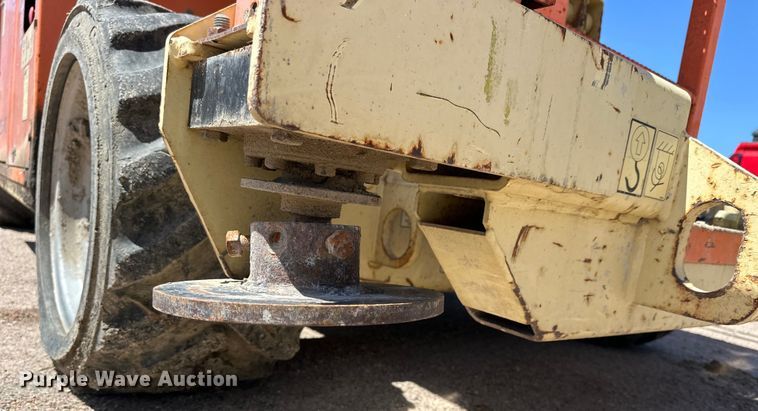 image for item OE9186 2007 JLG 260MRT scissor lift