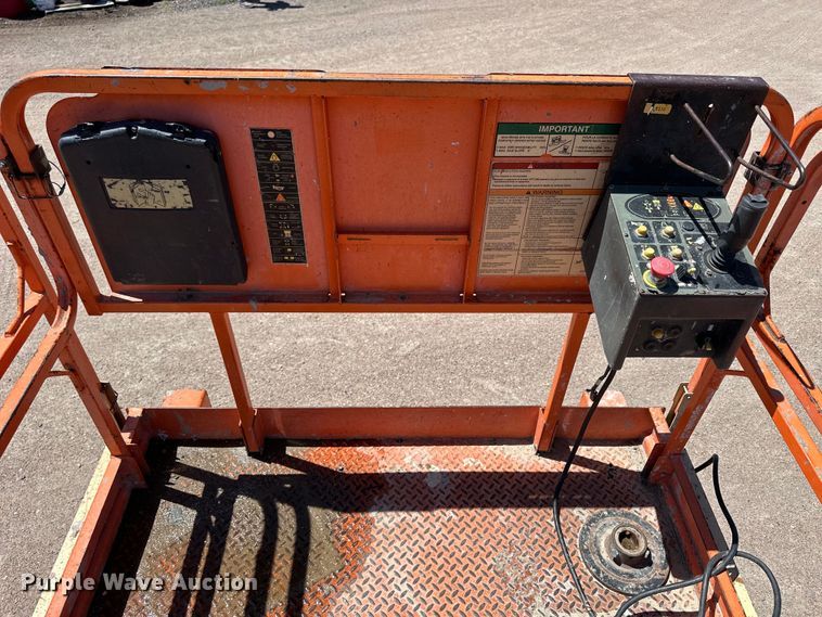 image for item OE9186 2007 JLG 260MRT scissor lift