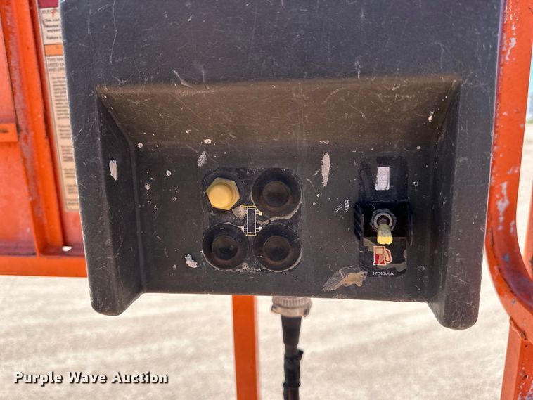 image for item OE9186 2007 JLG 260MRT scissor lift