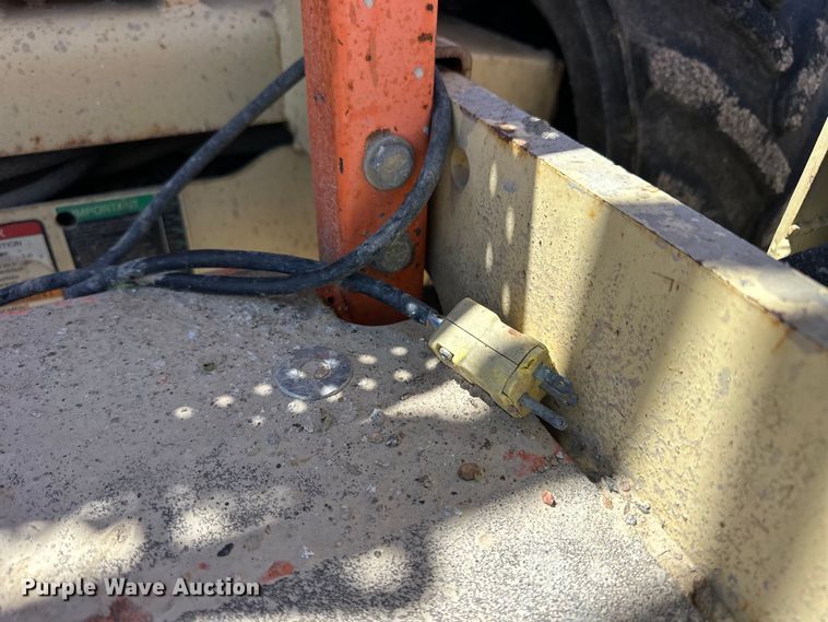 image for item OE9186 2007 JLG 260MRT scissor lift