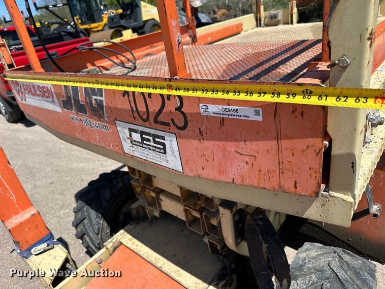 image for item OE9186 2007 JLG 260MRT scissor lift