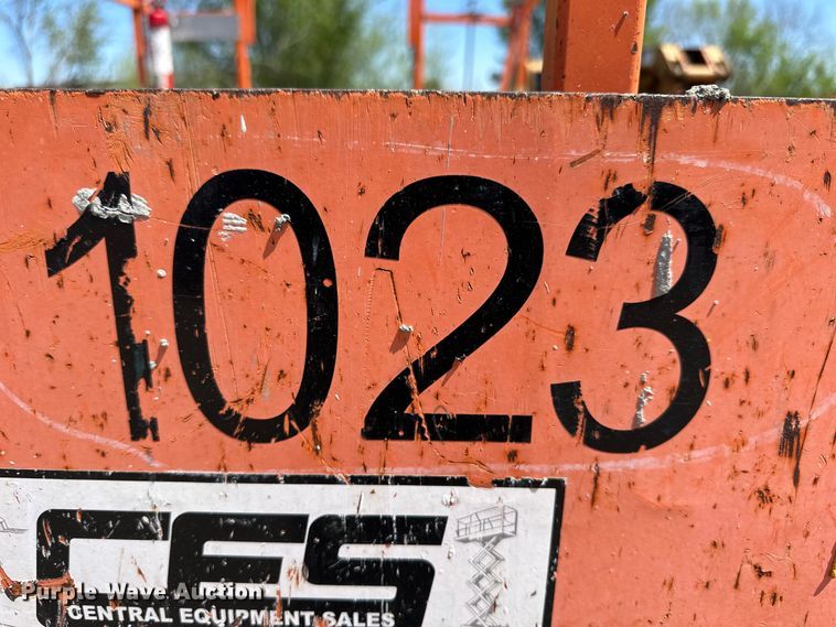 image for item OE9186 2007 JLG 260MRT scissor lift