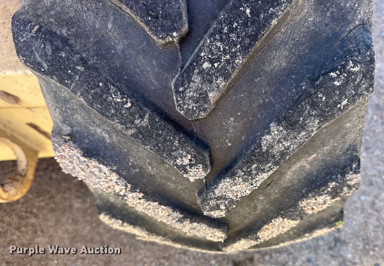 image for item OE9186 2007 JLG 260MRT scissor lift