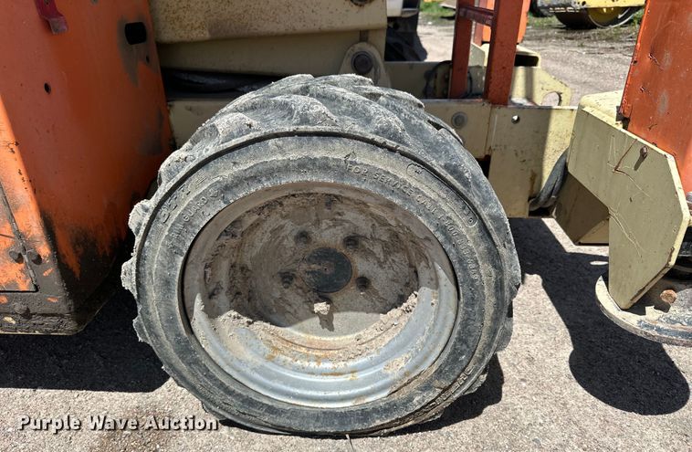 image for item OE9186 2007 JLG 260MRT scissor lift