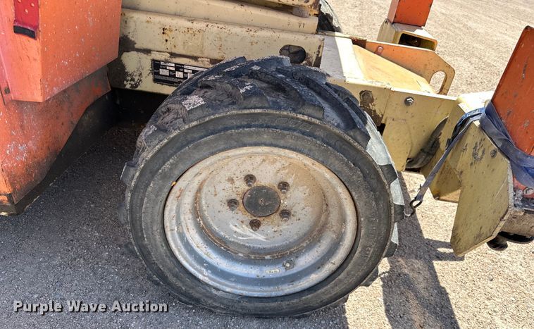 image for item OE9186 2007 JLG 260MRT scissor lift