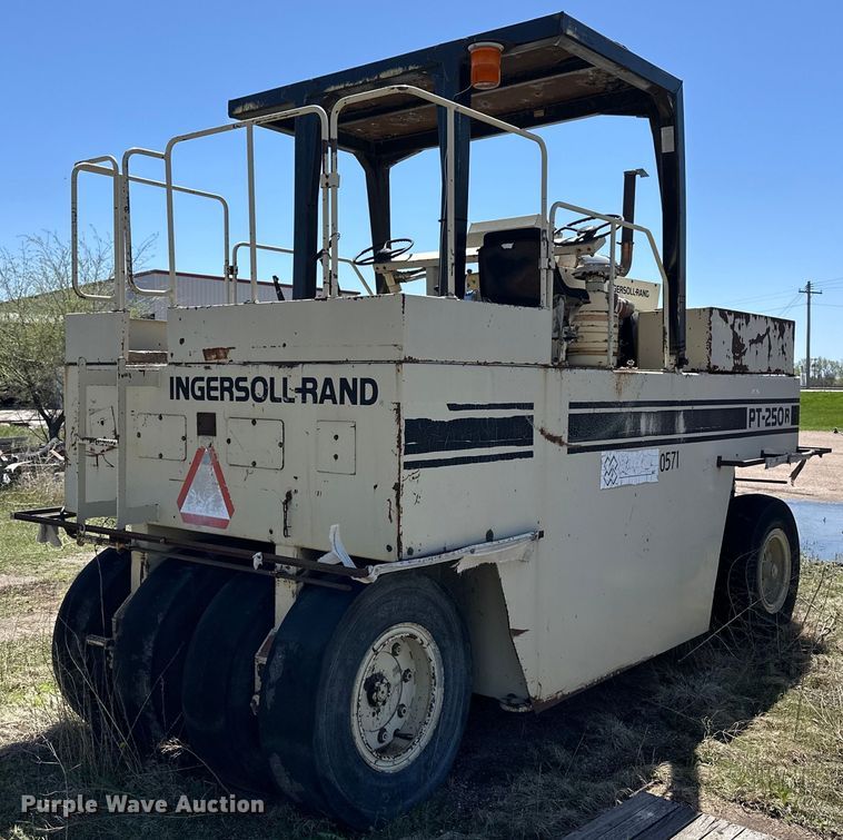 image for item OE9187 Ingersoll Rand  PT-250R pneumatic roller